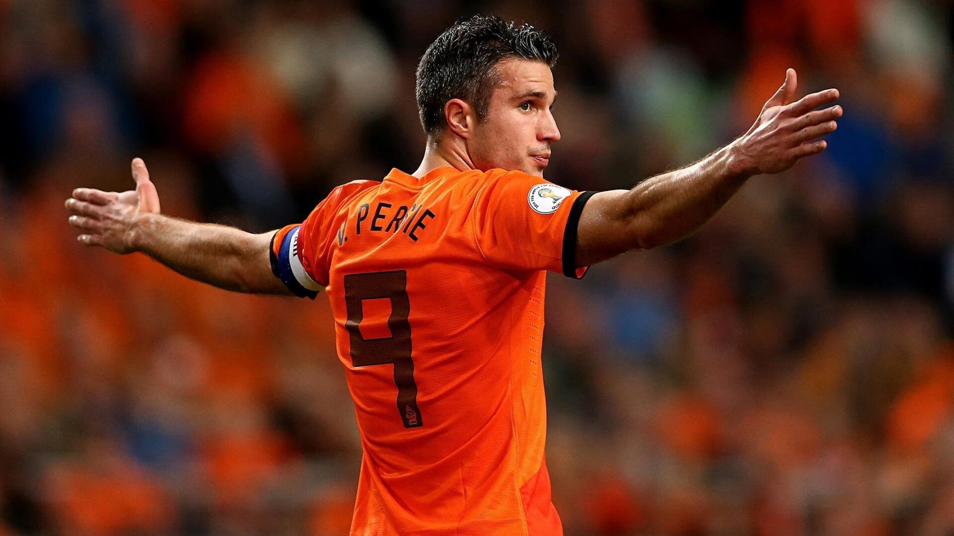 维拉高位逼抢迫使对方连续传球失误，维拉 pb