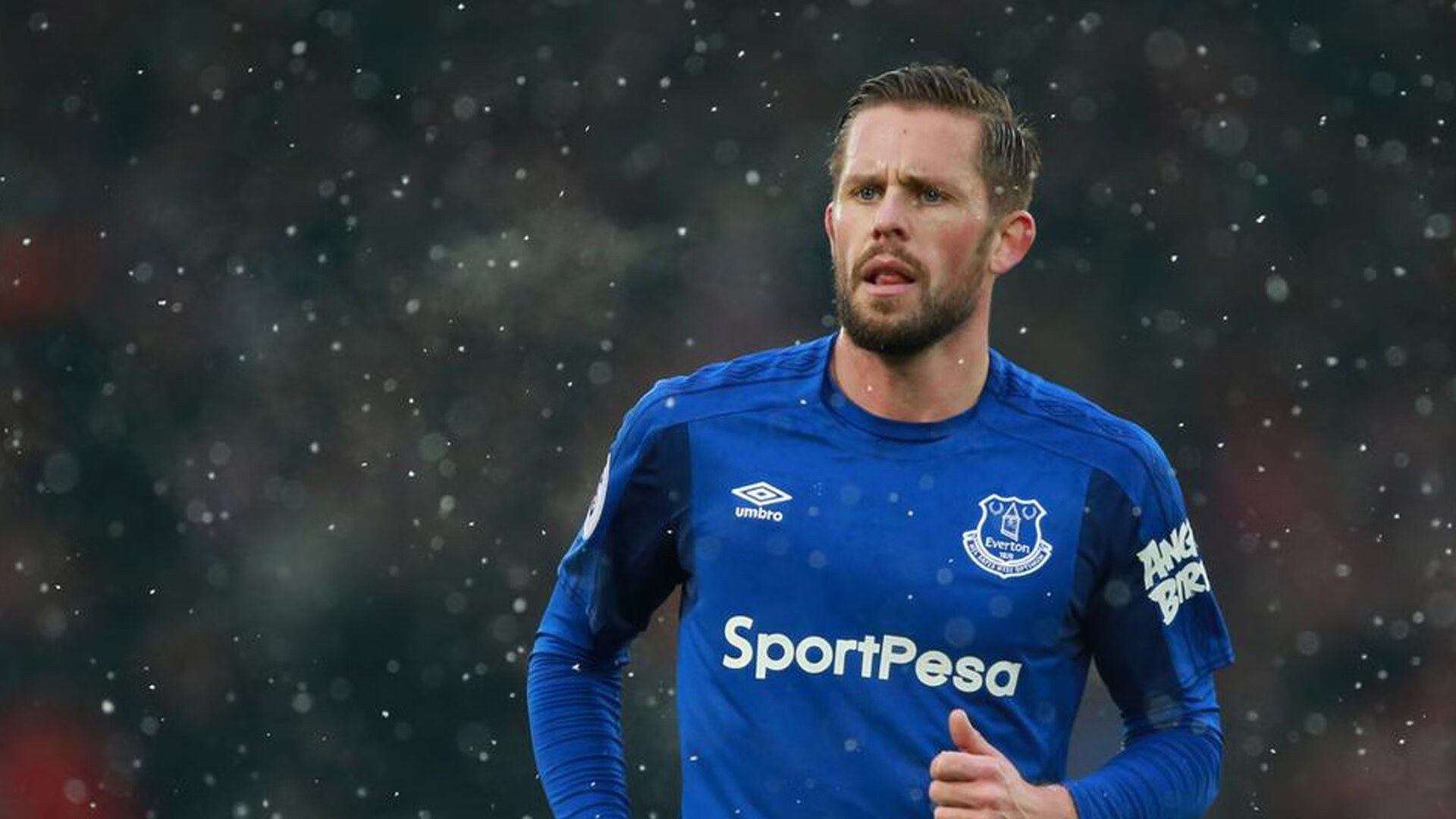 克莱尔·柯尔赞赛后感谢团队支持，克莱尔资料